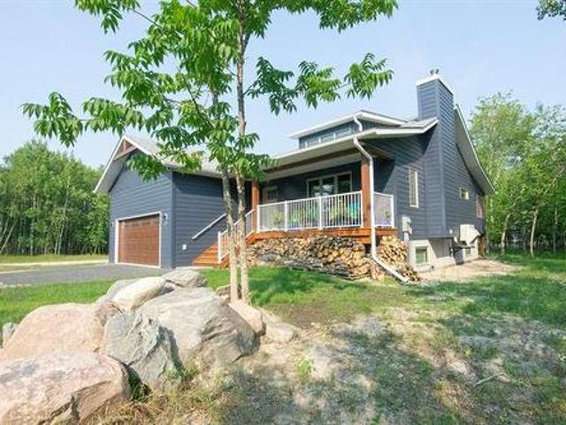 2 Lisgar Pl, Pinawa, MB, R0E 1L0 Luxury House for sale | Listing ID 202619 | Royal LePage Carriage Trade Luxury Properties