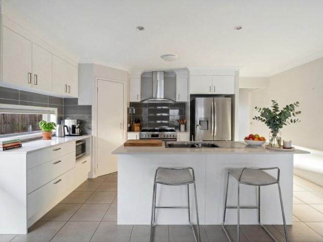 2 Living Areas with a Large Backyard, a Dream Family Home In North Lakes