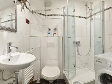 2 living/bedrooms, 2 bathrooms, kitchen, corridor for 2 to 4 people, Dortmund Amsterdam Apartments for Rent