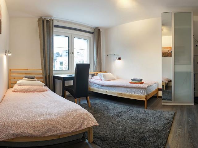 2 living/bedrooms, 2 bathrooms, kitchen, corridor for 2 to 4 people, Dortmund Amsterdam Apartments for Rent