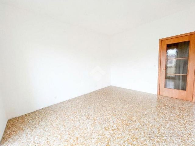 2 LOCALI A GASSINO TORINESE