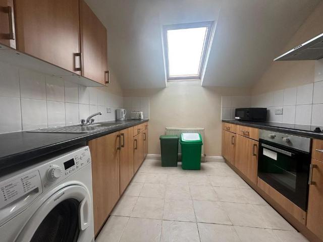 2 Lockyer Road, Plymouth PL3 2 bed flat to rent £1,473 pcm £340 pw