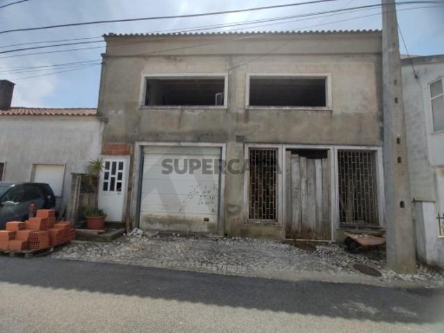 2 Lotes De Terreno com Benfeitorias