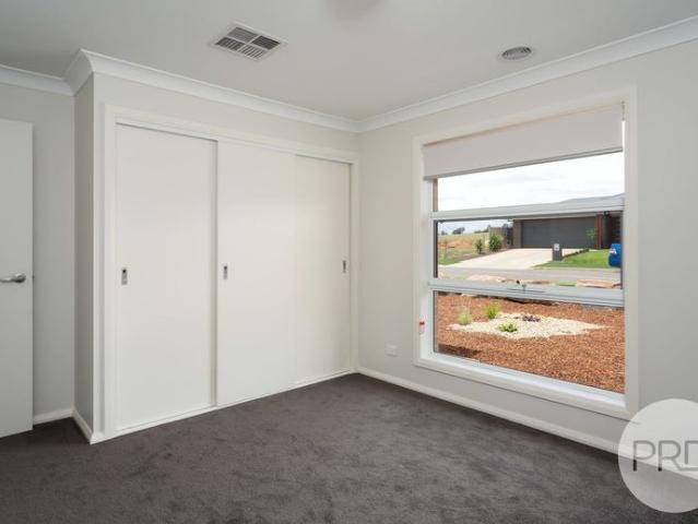 2 Lovell Place, Lloyd NSW 2650