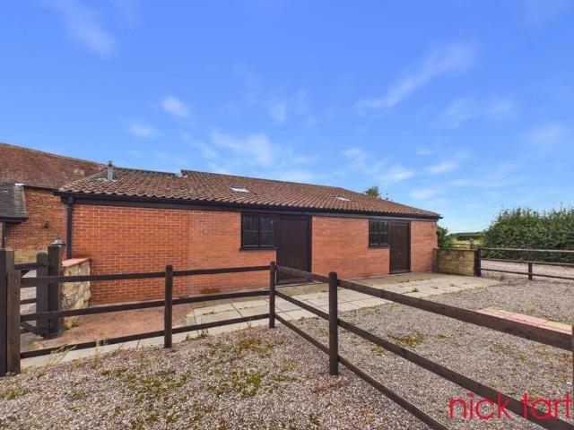 2 Park Farm Buildings, Kingswood 4 bed detached bungalow to rent £1,950 pcm £450 pw