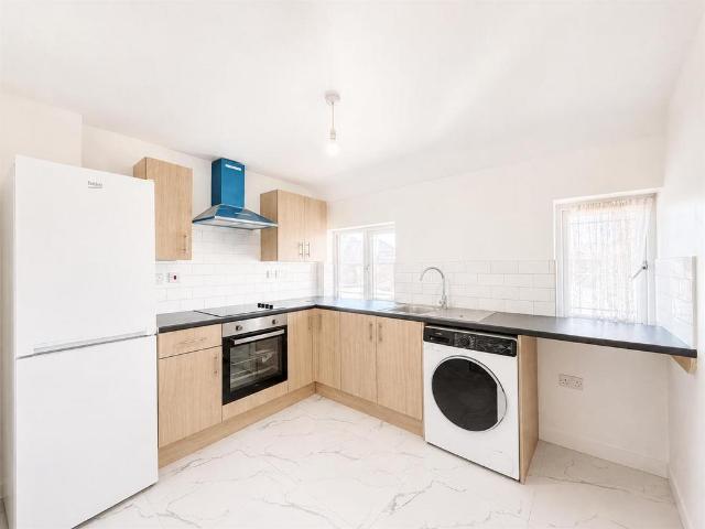2 Pegg Road, Hounslow TW5 1 bed apartment to rent £1,500 pcm £346 pw