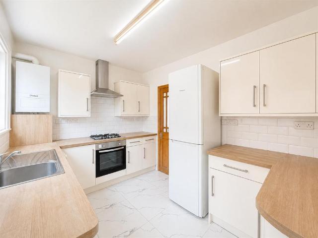 2 Pegg Road, Hounslow TW5 1 bed apartment to rent £1,500 pcm £346 pw