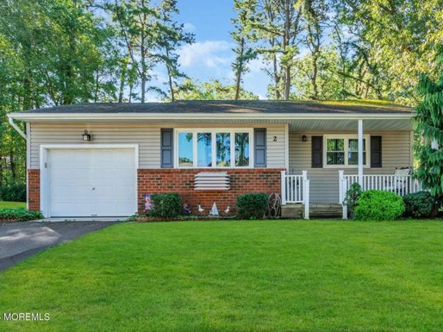 2 Pennsylvania Dr, Whiting, NJ 08759