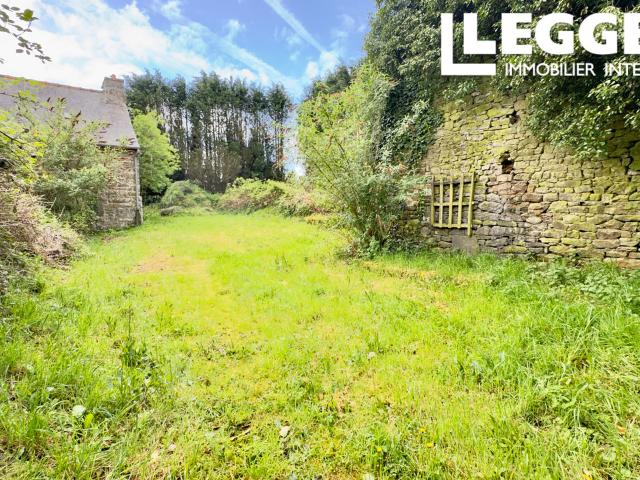 2 petites maison bretonnes traditionnelles à rénover sur un beau terrain privatif