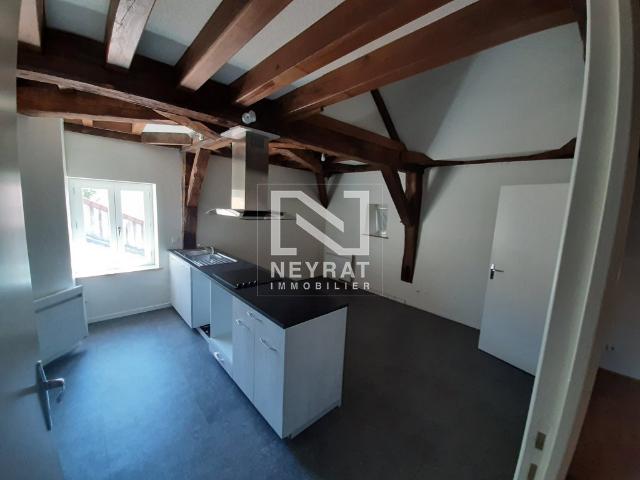 2 Pièce en DUPLEX Rue Piétonne PARAY LE MONIAL