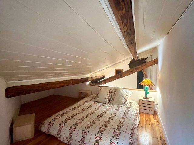 2 pièces 40m2, meublé dans un petit immeuble calme, charme, appartement très calme, 7 min rer, 200 mètres de la Marne, au pied des commerces
