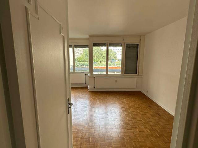 2 pièces · 49.7 m²
