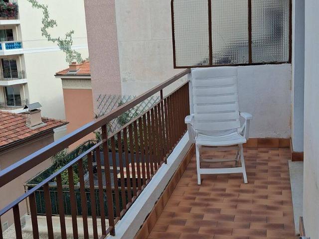 2 pieces 50m2 meuble + 15m2 balcon vue mer clim vers le jardin exotique