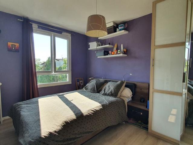 2 pièces 52m2 balcon – 500 mètres du RER