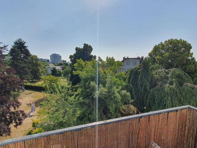 2 pièces 52m² balcon 500 mètres du RER