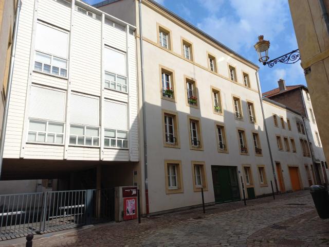 2 pièces · 74.3 m²