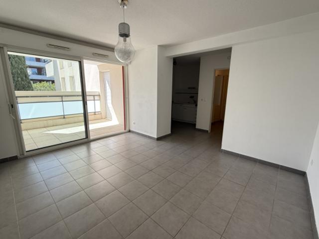 2 PIECES TERRASSE et PARKING