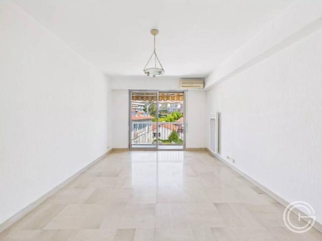 2 PIECES VIDE 167 AV SAINT LAMBERT PROCHE LIBERATION