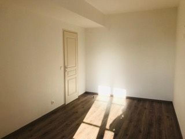 2 PIECES A LOUER CENTRE VILLE CRECY LA CHAPELLE