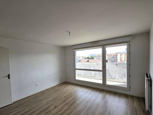 2 pièces avec balcon chauffage compris