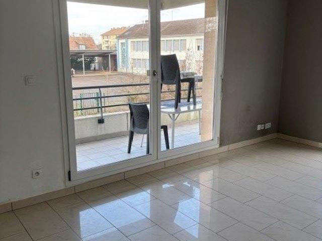 2 PIECES AVEC TERRASSE ET GARAGE
