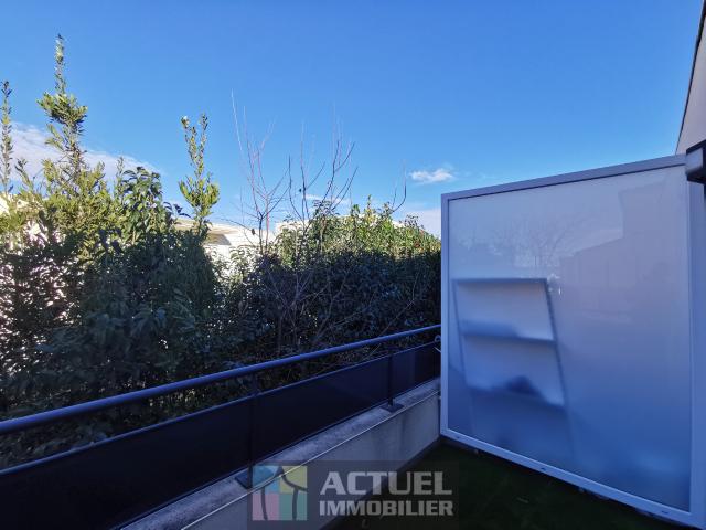 2 PIECES AVEC TERRASSE ET PARKING
