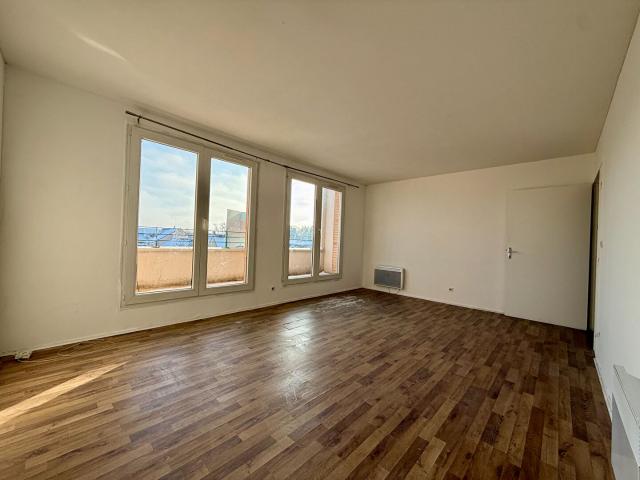 2 PIÈCES CENTRE LIEUSAINT 48.97 m2 TERRASSE 2 PARKINGS