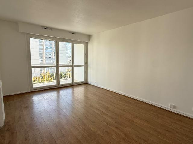 2 Pièces HAUTS DE CHATOU avec Balcon et PARKING S/SOL