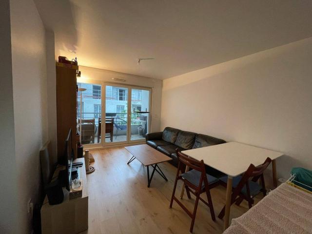 2 pièces location meublée + balcon