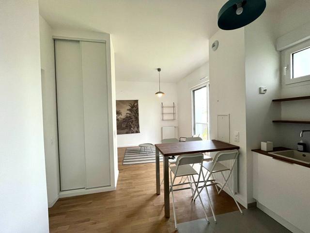2 PIECES LOUE MEUBLE 41M2 RUE LOUIS ARMAND ASNIERES SUR