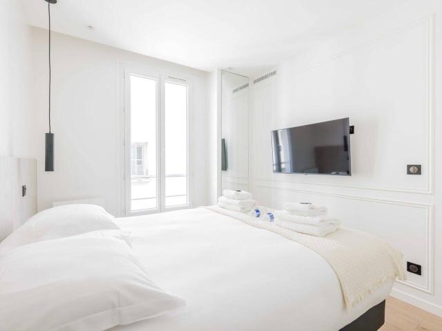 2 pièces meublé 27 m², entièrement rénové, climatisé, très lumineux, calme