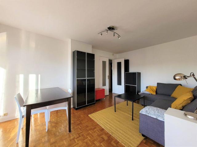 2 pièces meublé avec balcon chauffage et parking compris