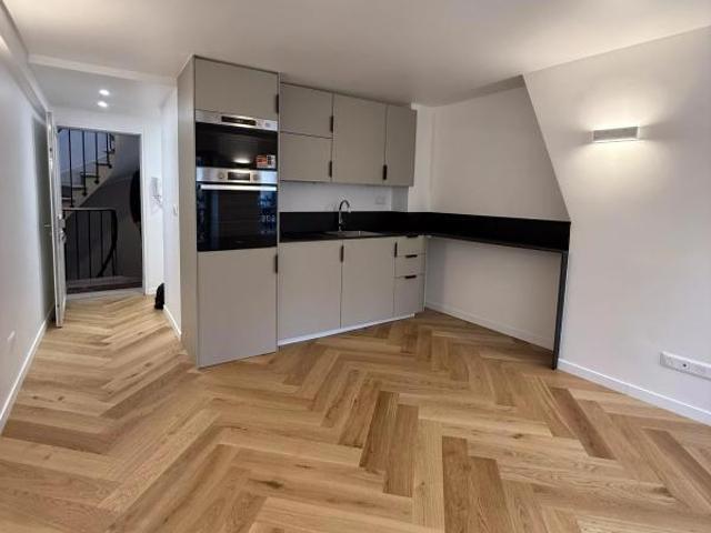 2 pièces rénové avec vue sur les toits de Paris – Saint Germain des Prés