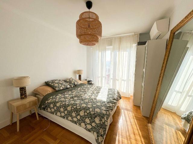 2 pièces spacieux 53 m² dernier étage, plein Sud, Nice centre