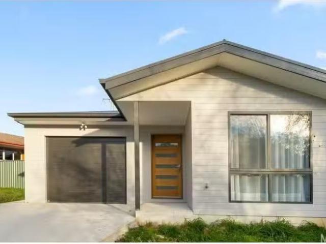 2 Pirani Place, Evatt Townhouse for rent Listed by Antone Smi.