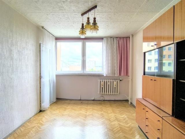 Przestronne 2 pokojowe mieszkanie z balkonem, do remontu