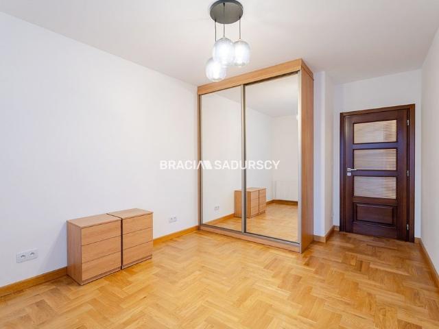 2 pokojowe z balkonem i garażem. Nowy Kleparz