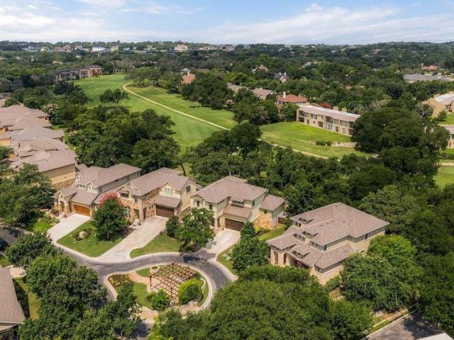 2 Prestonwood Cv