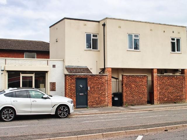 2 Princes Way, Bletchley, Milton Keynes, Buckinghamshire MK2, 2 bed flat to rent, £995 pcm | PrimeLocation