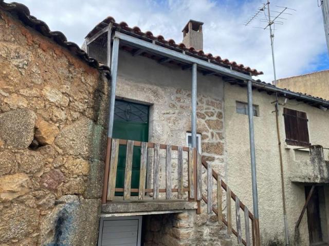 1 quarto, Fundão Fundão 103744496