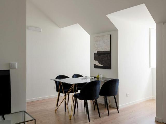 2 quarto, Lisbon Lisbon 1300 332 101111710