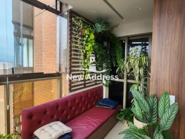 2 quartos com suíte, 70 m², vista mar e prédio luxuoso pertinho da praia. Lazer na cobertura!