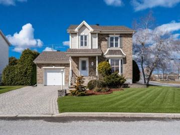 House for sale in Roussillon - Patio, Garden