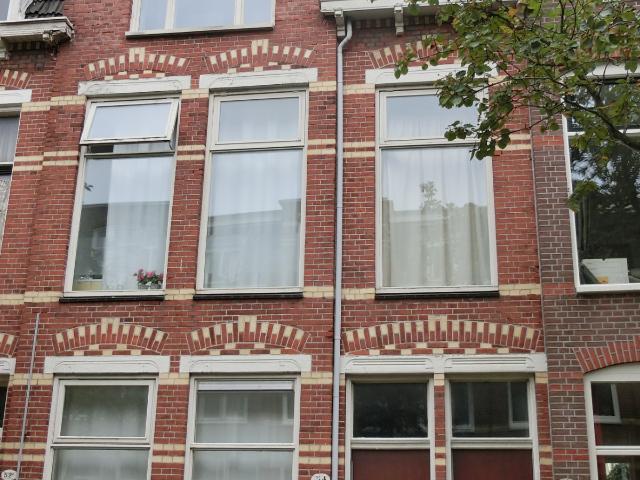 2 ruime kamers met veel licht