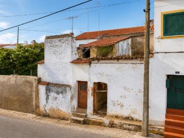 2 Ruínas | Oportunidade de Reconstrução em Fronteira | 40m² + 25,5m²