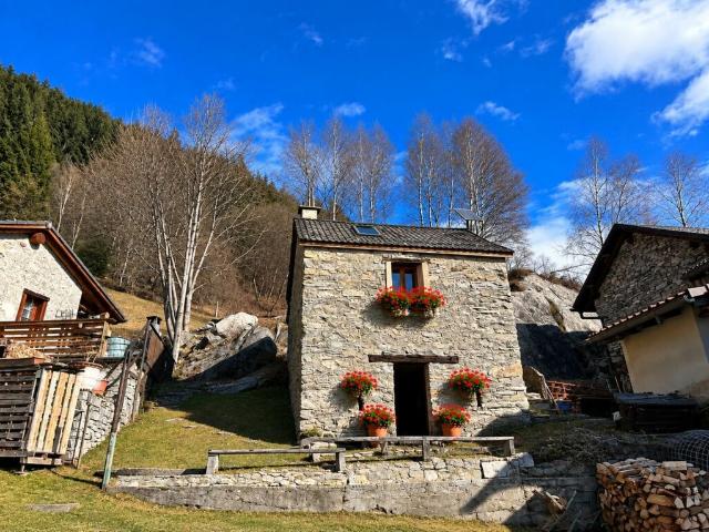 2 RUSTICI AI MONTI DI BIANCARESC GORDUNO BELLINZONA
