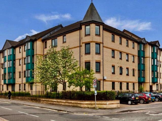 2 Rutland Court, Glasgow, G51 2 bed flat to rent £1,250 pcm £288 pw