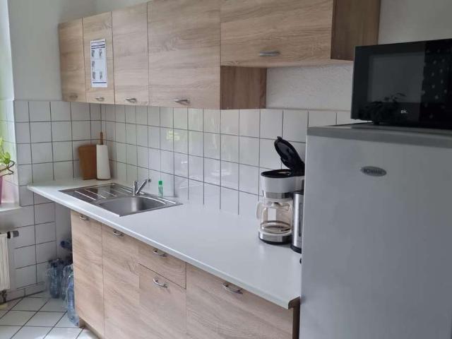 2 RWE im 1.OG mit Balkon!, Einbauküche! WG geeignet! Bad mit Dusche und Badewanne