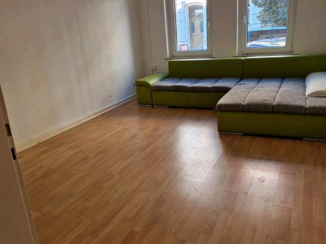 2 RWhng mit Balkon zu vermieten