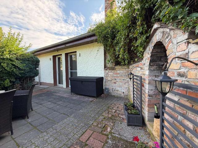 2 R W * EG möbliert * EBK * Terrasse * Carport